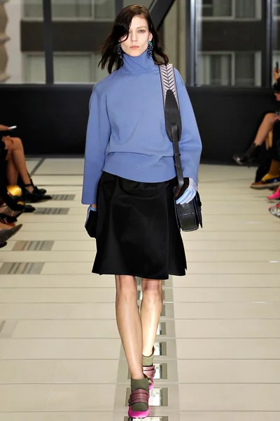 Look 18